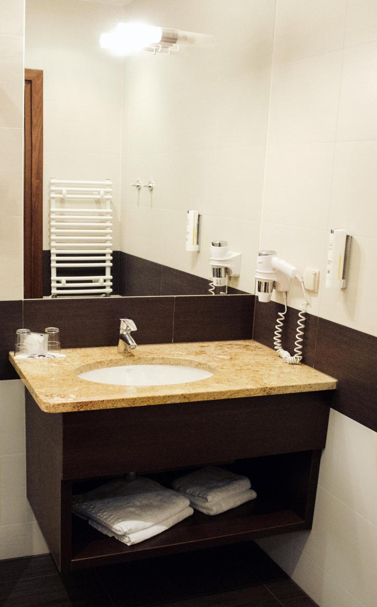 Hotel Szafran Czeladz Ngoại thất bức ảnh
